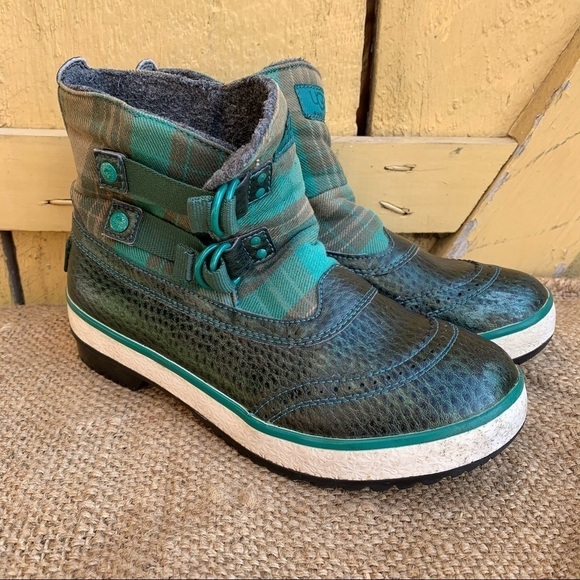 Ugg MARAIS Gray Green Plaid Waterproof Snow Boots - Picture 4 of 8